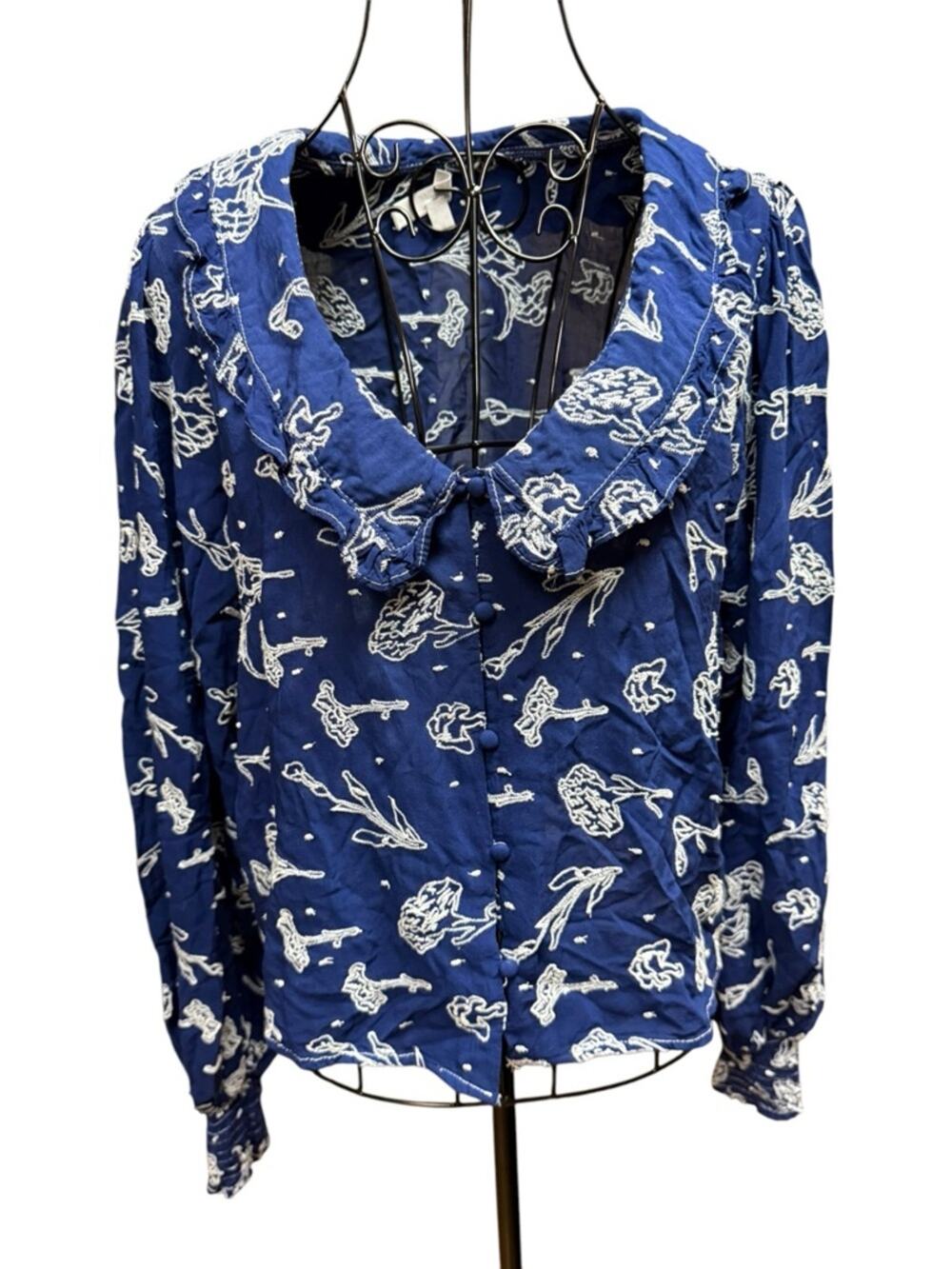 BB Dakota Blue and White Printed Button-Front Blouse Large